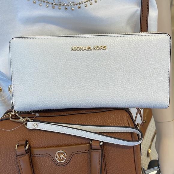MICHAEL KORS
Leather Continental Wristlet Phone Case Wallet 
Optic White
NWT - Picture 6 of 16